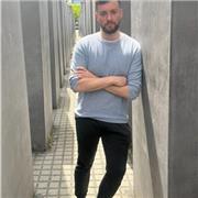 Profesor de matemáticas imparte clases a alumnos de ESO y Bachiller